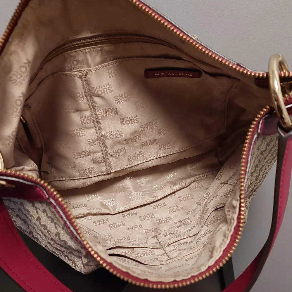 MICHAEL KORS Signature Jet Set Large Shoulder Bag